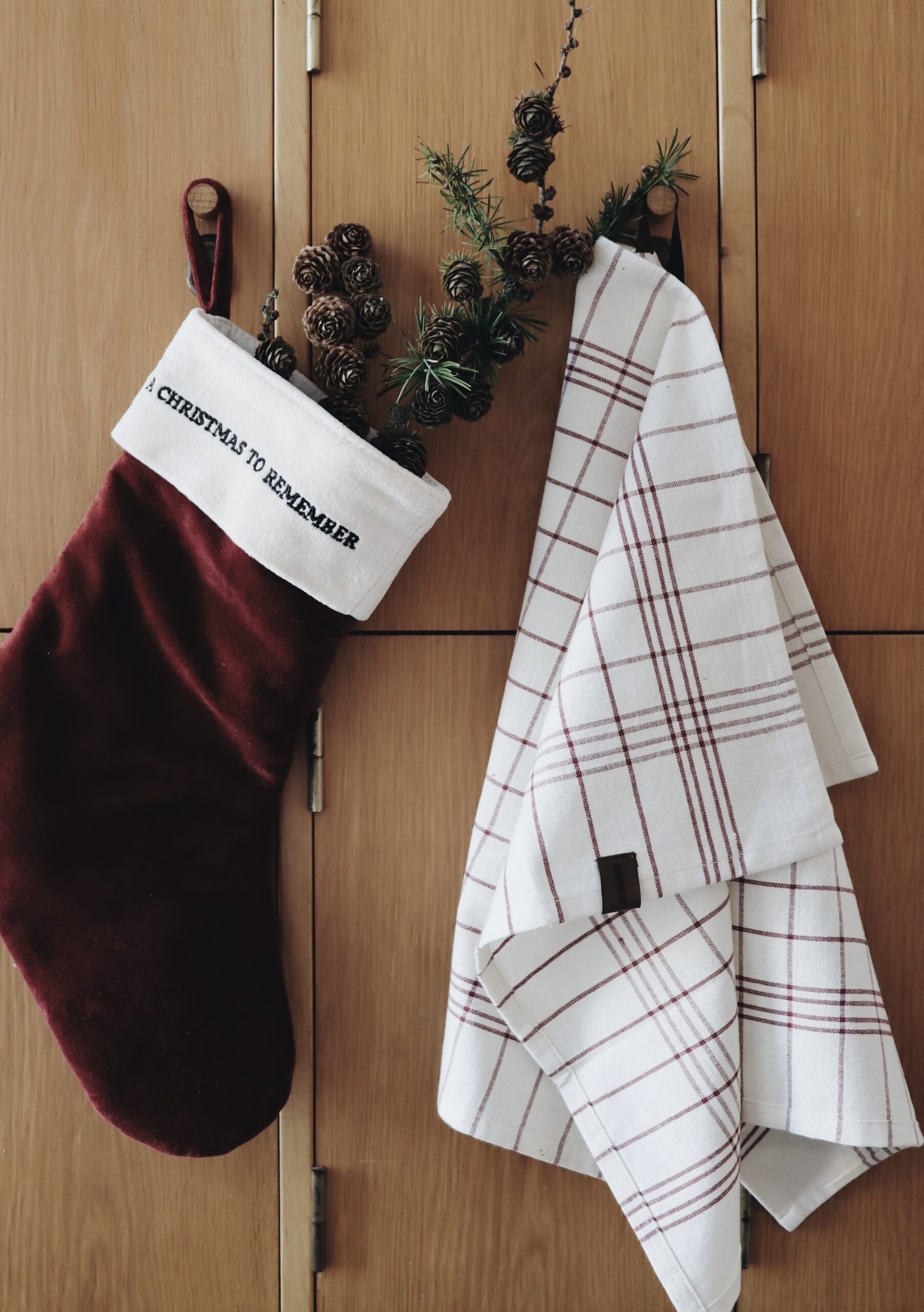 humdakin-sku628-christmas-tea-towel-red-sku625-christmas-stocking.jpg