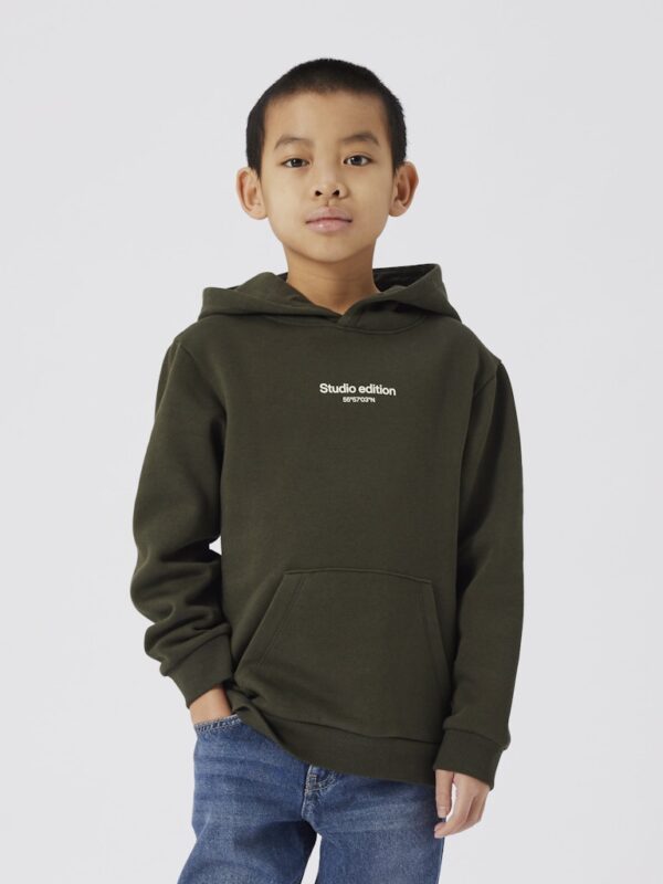 NKMBRODY LS NREG SWEAT WH BRU NOOS