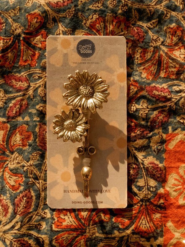 Breezy Daisy Double Hook