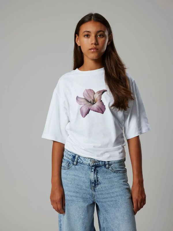 NLFREBECFLO SS ROUCHED SHORT T